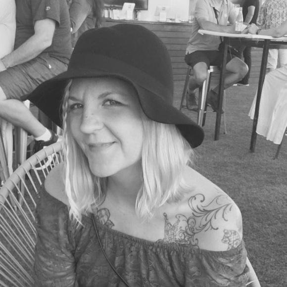 Meet your Posher, Mindy - Picture 1 of 1